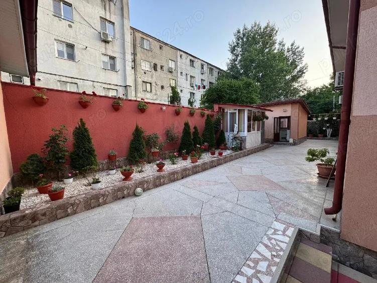 Casă cu Teren 740 Mp în Central