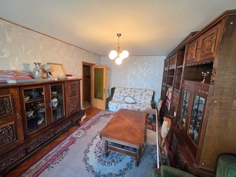 Apartament cu 3 camere decomandat în Tineretului