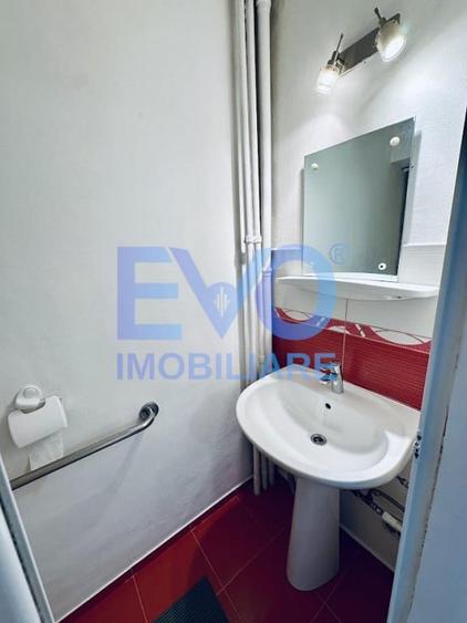 Apartament cu 3 camere decomandat în Gară