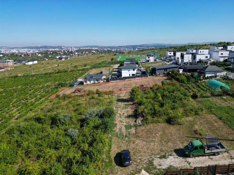 Teren Construcții intravilan de 704 mp, în Bucium