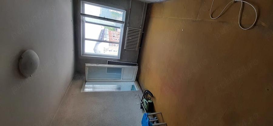 Apartament cu 3 camere decomandat în Titan