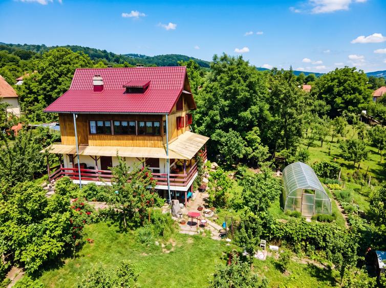 Casă individuală cu 6 camere cu Canalizare în Breaza