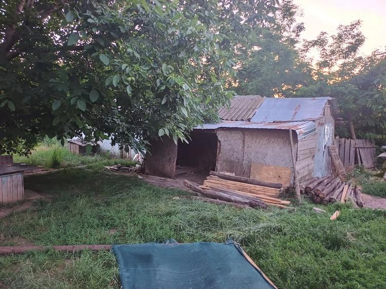 Casă cu 3 camere cu Teren 2500 Mp în Central