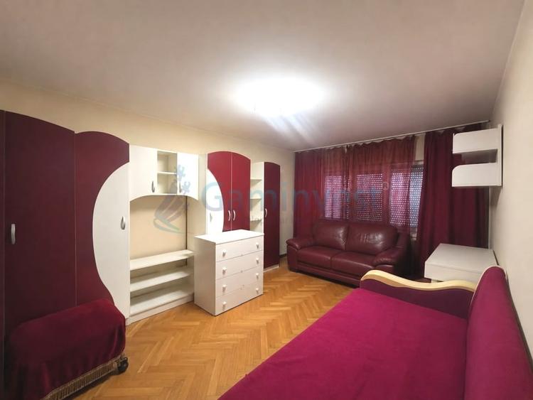 Apartament cu 3 camere decomandat, mobilat în Dacia