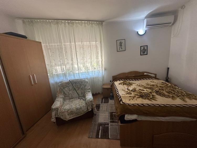 Casă cu 9 camere cu Canalizare în Dacia
