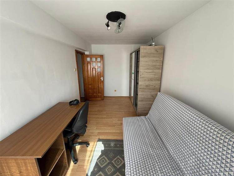 Apartament cu 3 camere decomandat, mobilat în Central
