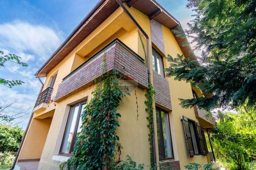 Casă individuală cu 6 camere cu Teren 751 Mp în Corbeanca