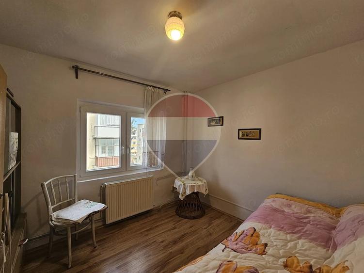 Apartament cu 6 camere decomandat în Central
