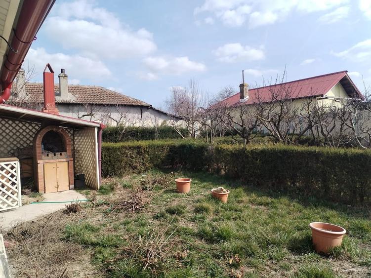 Casă cu 5 camere cu Canalizare în Central