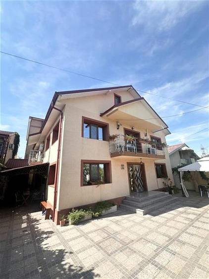 Casă individuală cu 13 camere cu Canalizare în Nord
