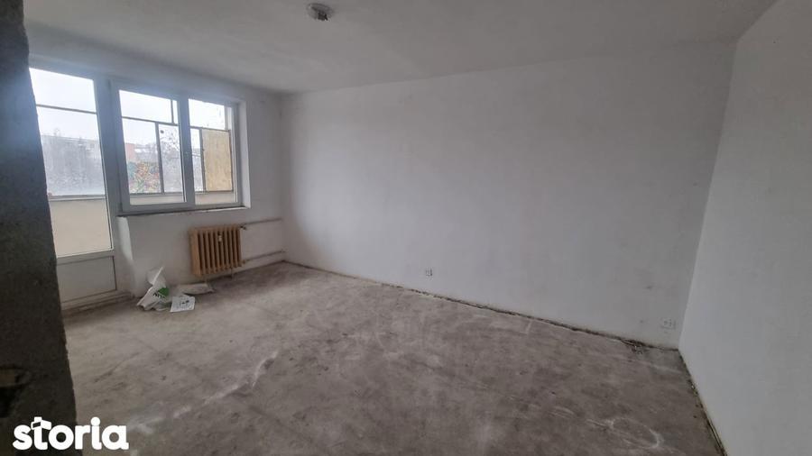 Apartament cu 3 camere decomandat în Decebal
