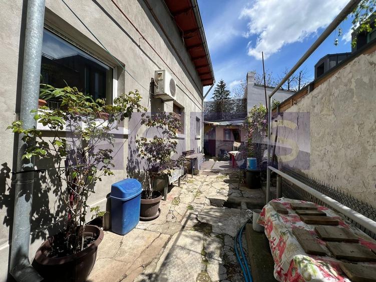 Casă individuală cu 4 camere cu Canalizare în Decebal
