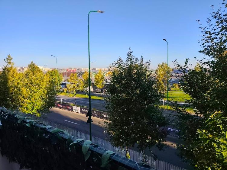 Apartament cu 2 camere decomandat, mobilat în Tractorul