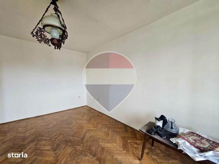 Apartament cu 3 camere decomandat în Cetate