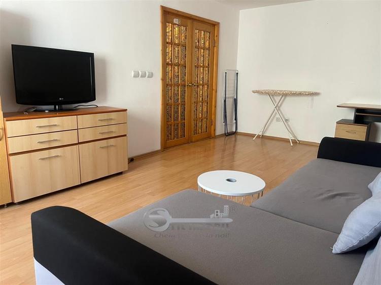 Apartament cu 3 camere decomandat în Nicolina