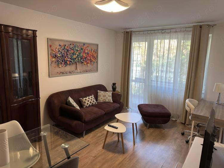 Apartament cu 3 camere decomandat în Medicină