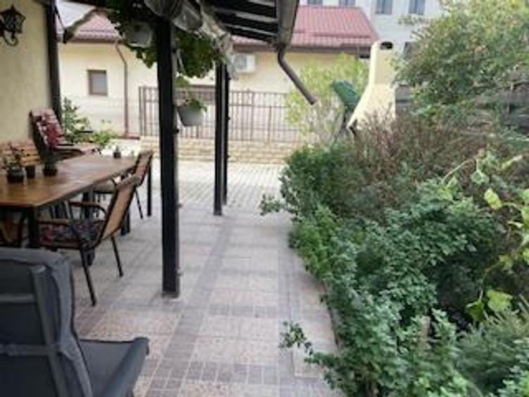 Casă cu 5 camere cu Teren 235 Mp în Pipera