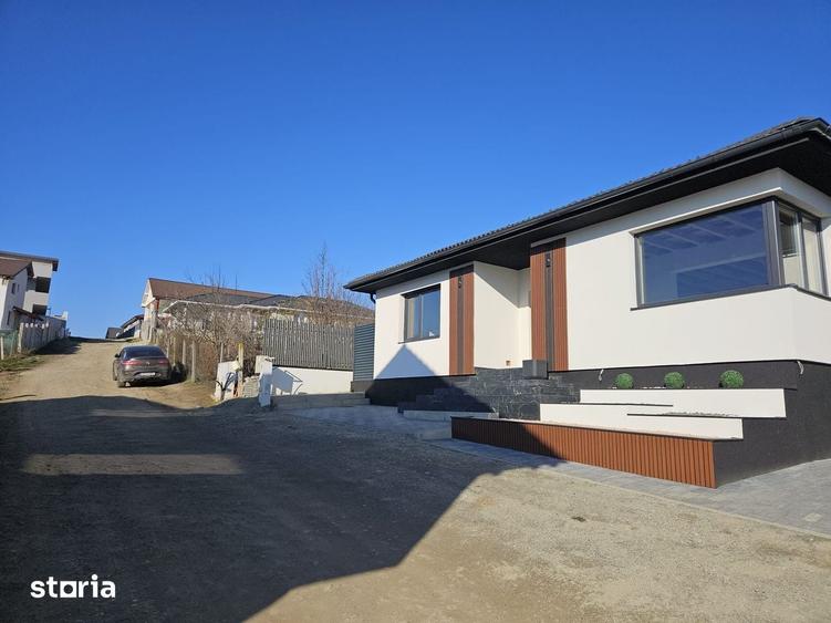Casă cu 5 camere cu Teren 390 Mp în Șura Mare