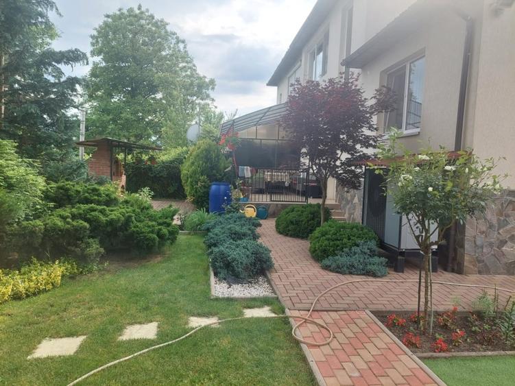 Duplex cu 5 camere cu Canalizare în Crăciunești