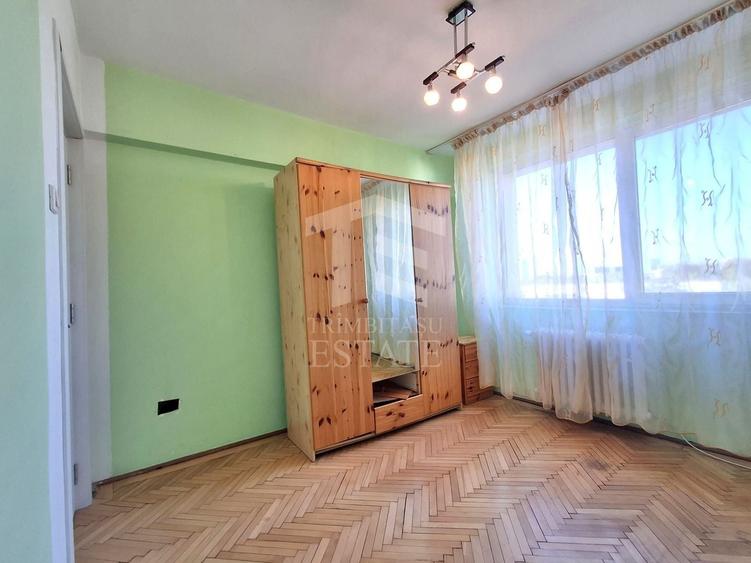 Apartament cu 3 camere semidecomandat, mobilat în Ștefan cel Mare