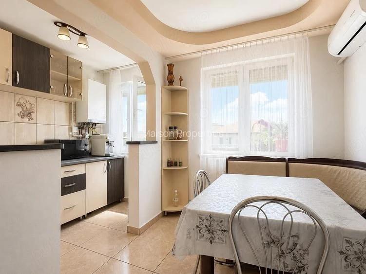 Apartament cu 4 camere semidecomandat în Dacia