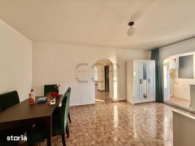 Apartament cu 4 camere semidecomandat în Tineretului