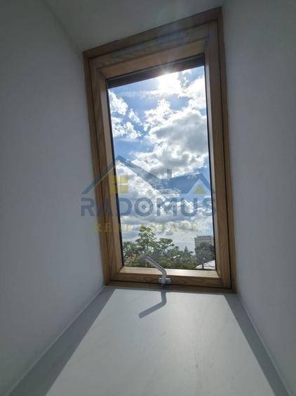 Casă individuală cu 10 camere cu Canalizare în Ultracentral