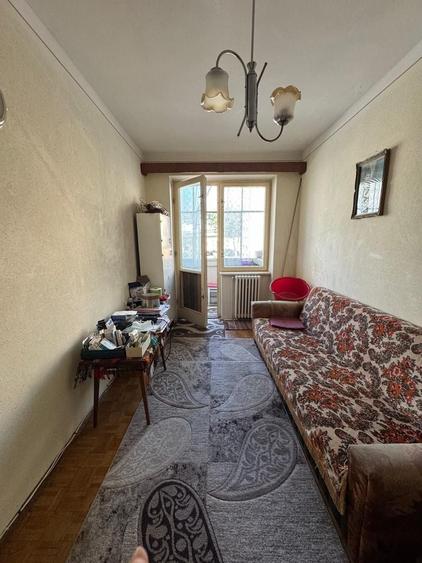 Apartament cu 3 camere semidecomandat în Terezian