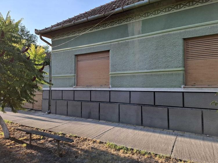 Casă cu 4 camere în Central