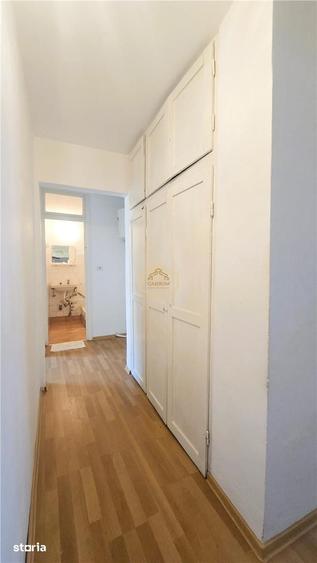 Apartament cu 4 camere decomandat în Micro 16