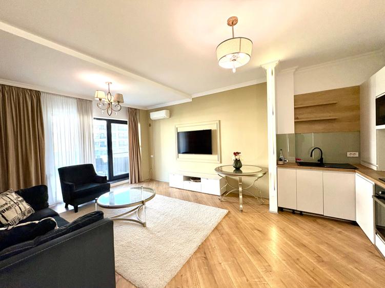 Apartament cu 3 camere semidecomandat, mobilat în Pipera