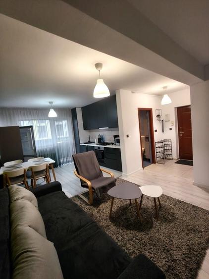Apartament cu 3 camere decomandat în Florești