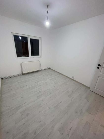 Apartament cu 3 camere decomandat în Tomești