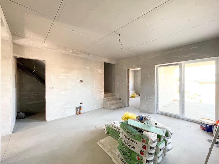 Duplex cu 4 camere cu Canalizare în Moșnița Veche