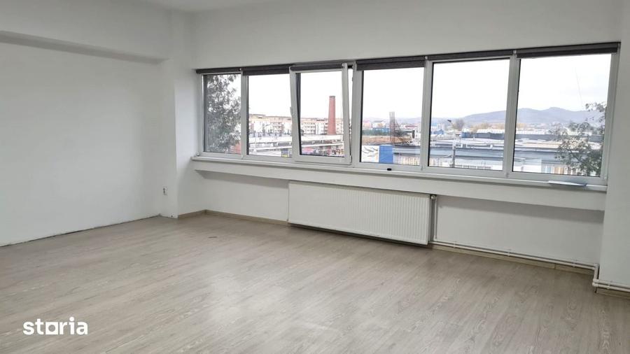 Apartament cu 3 camere în Est