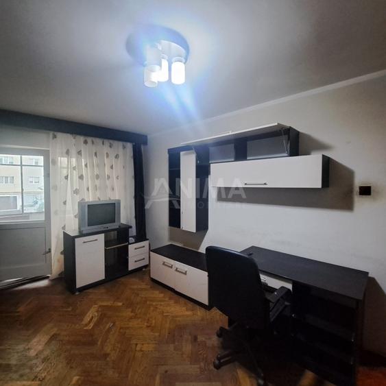 Apartament cu 4 camere, etaj 1, compartimentare decomandată, zonă excelentă - 2