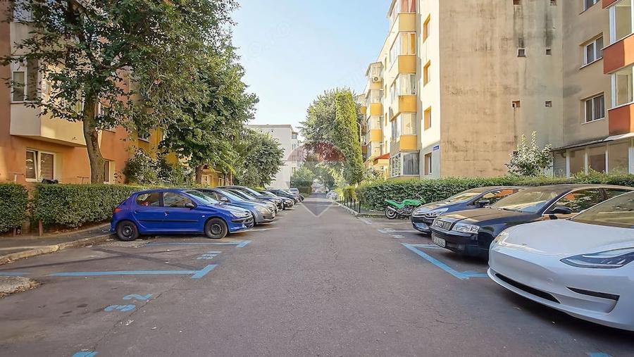 Apartament cu 3 camere semidecomandat în Astra