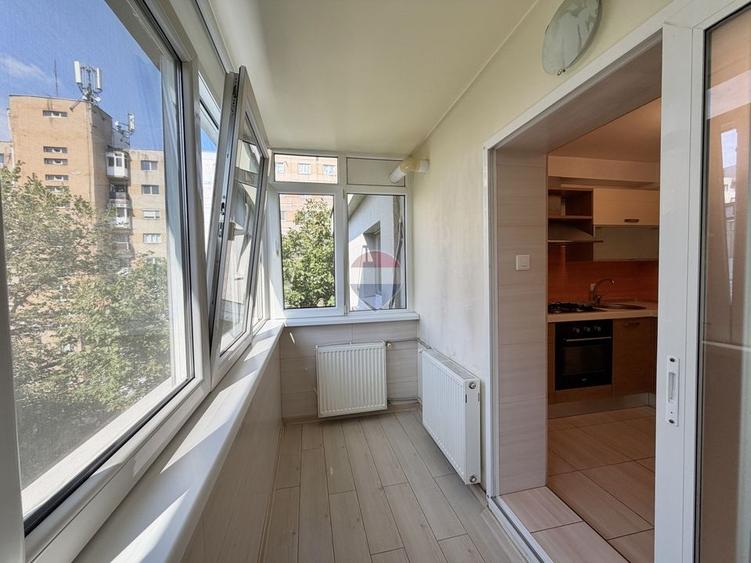 Apartament cu 3 camere decomandat, mobilat în Uverturii