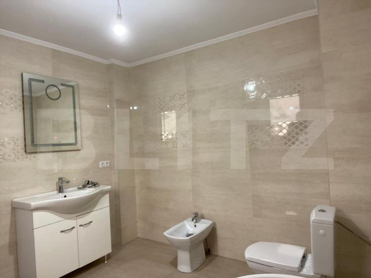 Casă individuală cu 5 camere cu Teren 7100 Mp în Exterior Nord