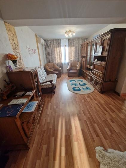 Apartament cu 3 camere decomandat în Ultracentral