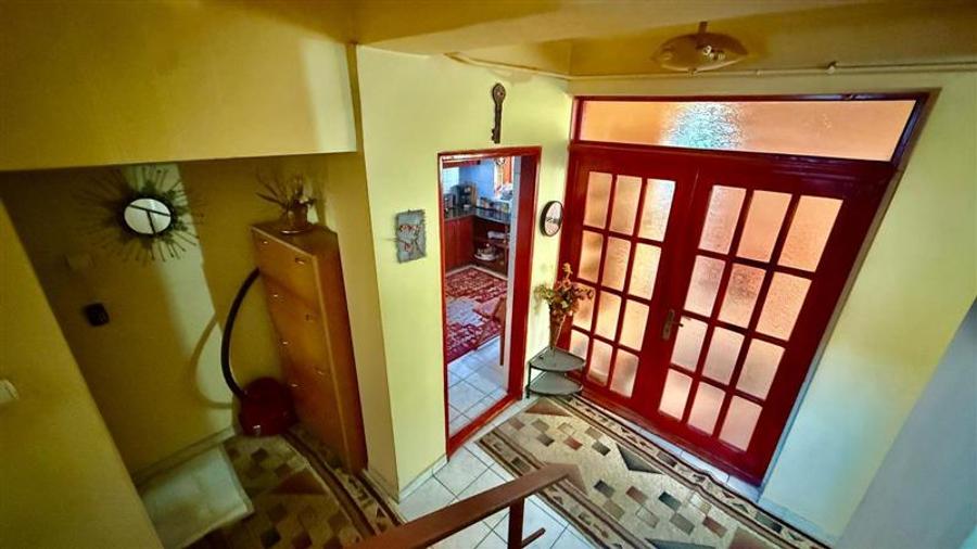Casă cu 8 camere cu Teren 250 Mp în Păcurari