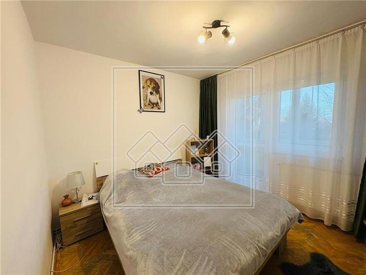 Apartament cu 3 camere decomandat în Calea Poplăcii