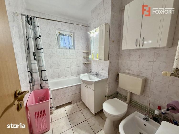 Apartament cu 3 camere decomandat, mobilat în Aradului
