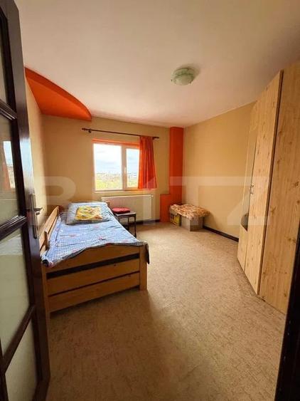 Apartament cu 4 camere decomandat, mobilat în Soarelui