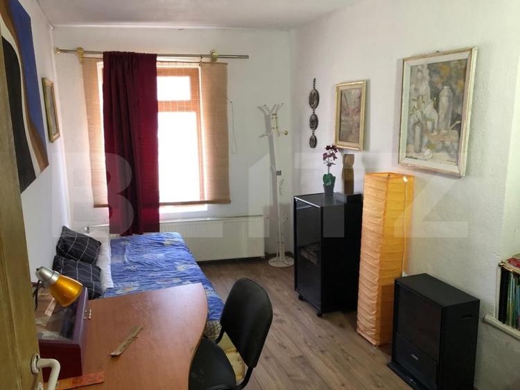 Casă individuală cu 11 camere cu Canalizare în Zărnești