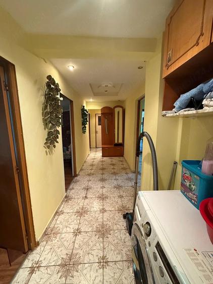 Apartament cu 4 camere decomandat în Central