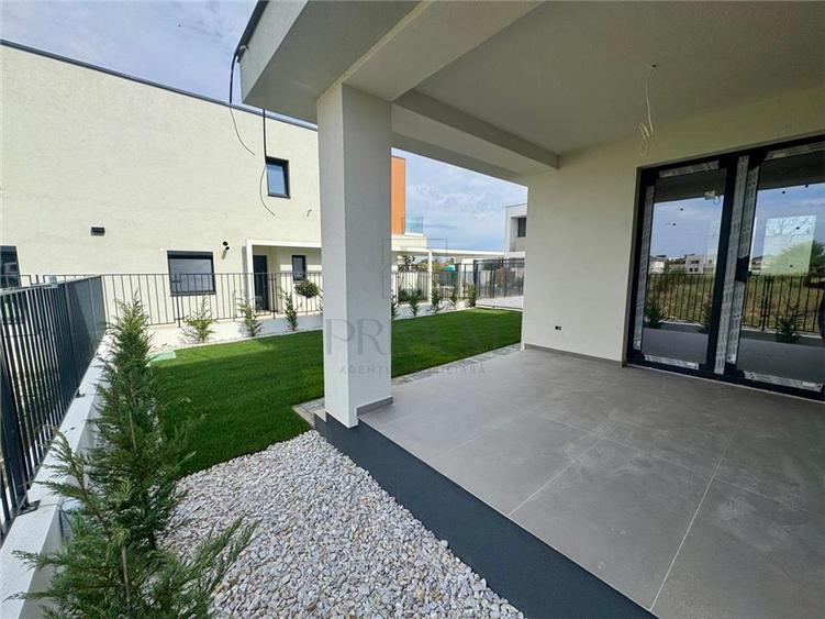 Duplex cu 5 camere cu Canalizare în Dumbrăvița