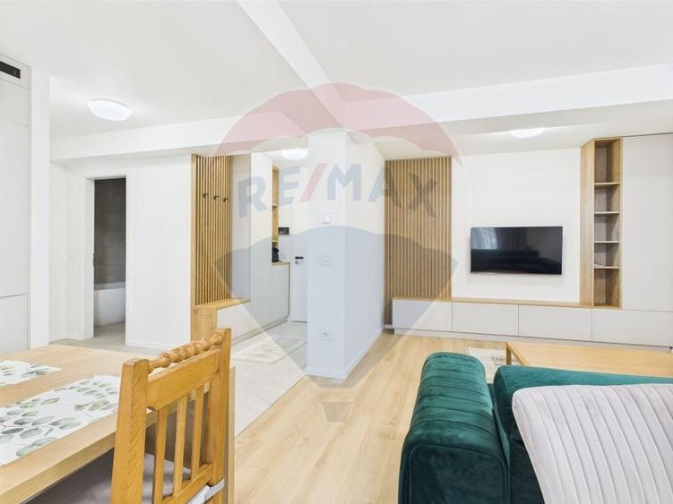 Apartament cu 2 camere decomandat în Tractorul