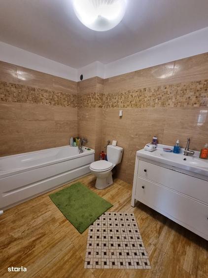 Casă cu 4 camere în 1 Decembrie
