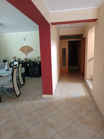 Casă individuală cu 10 camere cu Teren 1000 Mp în Central